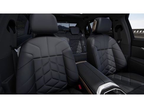 Used 2025 BMW i7 eDrive50 w/ Premium Package RWD image 11