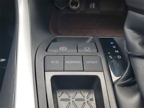 Used 2025 Toyota RAV4 Limited image 29