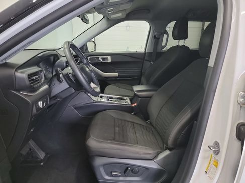 Used 2021 Ford Explorer XLT w/ Class III Trailer Tow Package AWD/4WD image 12