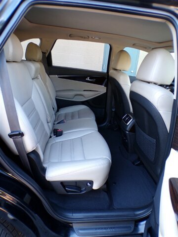 Used 2020 Kia Sorento EX FWD image 25