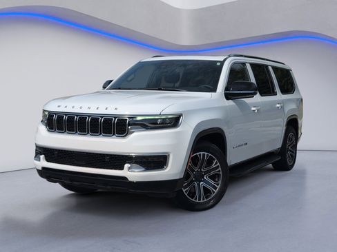 Used 2024 Jeep Wagoneer L 4WD w/ Premium Group I image 2