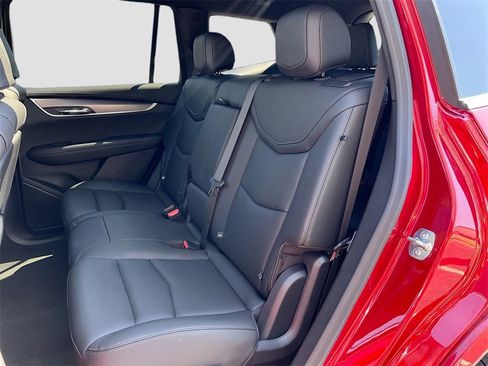 New 2025 Cadillac XT6 Luxury image 25