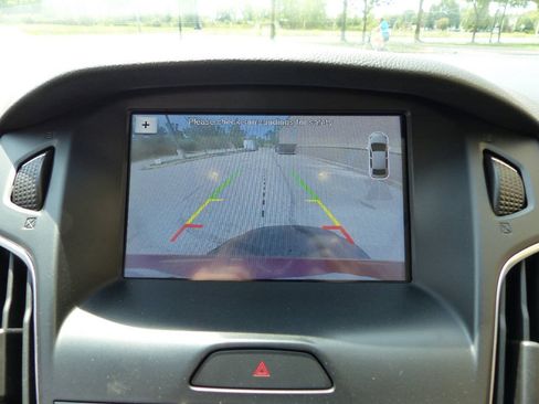 Used 2017 Ford Focus Titanium FWD image 33