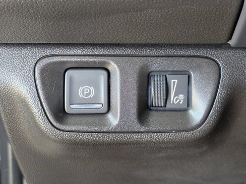 Used 2023 GMC Acadia SLE w/ Driver Convenience Package FWD image 21