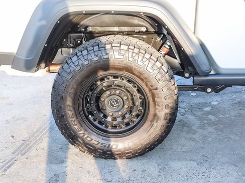 Used 2022 Jeep Gladiator Rubicon w/ Trailer Tow Package AWD/4WD image 12