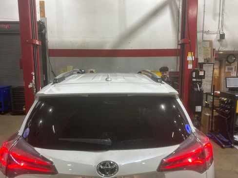 Used 2017 Toyota RAV4 Platinum FWD image 5