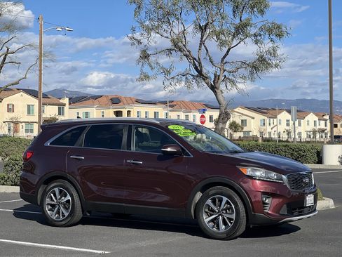 Used 2019 Kia Sorento EX image 2