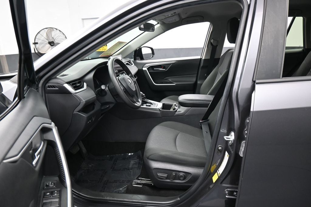 Used 2024 Toyota RAV4 XLE AWD/4WD image 11
