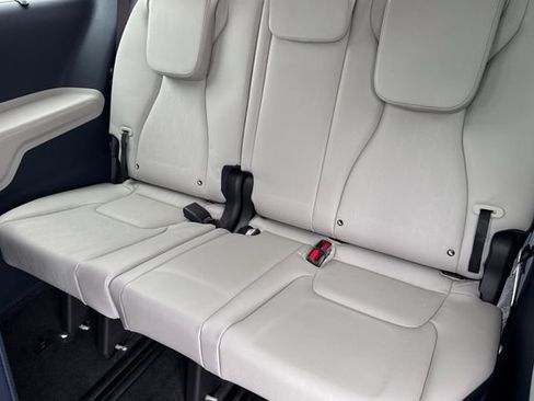 New 2026 Kia Carnival EX FWD image 17