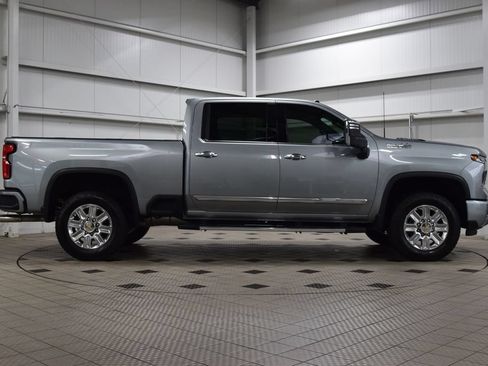 Used 2025 Chevrolet Silverado 2500 High Country w/ Z71 Off-Road Package AWD/4WD image 9