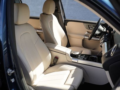 Used 2022 Mercedes-Benz GLB 250 w/ Premium Package Lite image 25