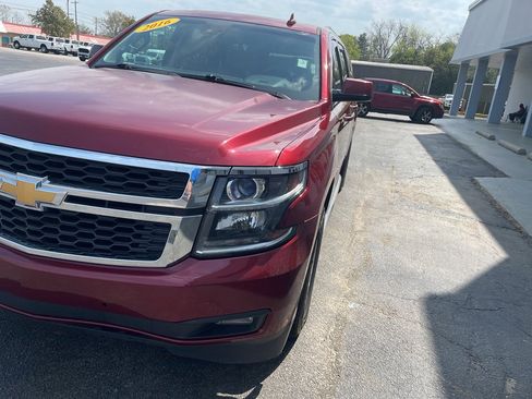 Used 2016 Chevrolet Suburban LT image 4