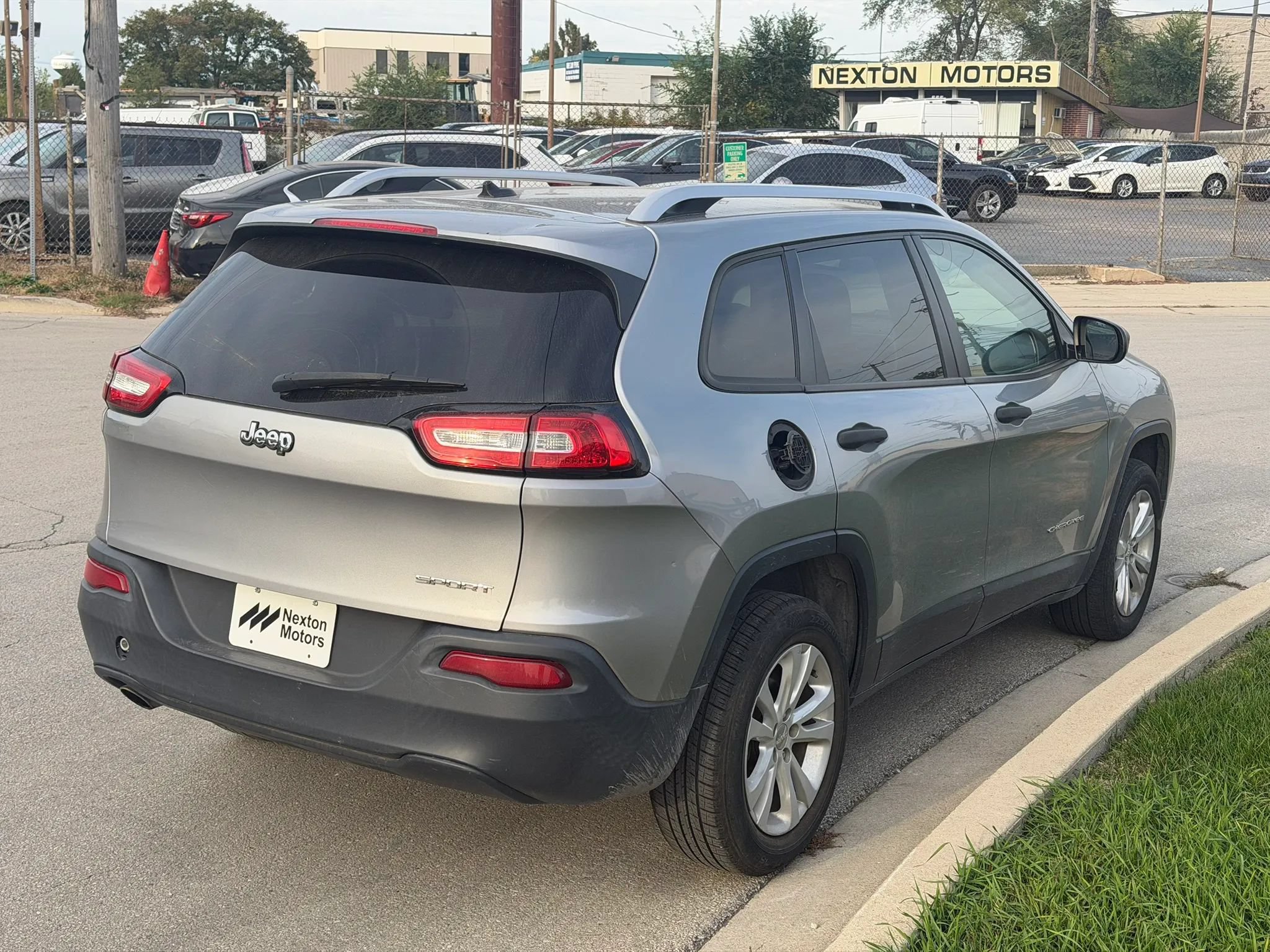 Used 2015 Jeep Cherokee Sport FWD image 5
