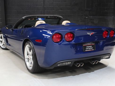Used 2005 Chevrolet Corvette Convertible w/ Preferred Equipment Group RWD image 17