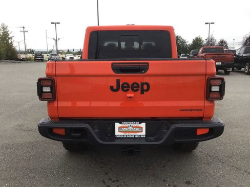 New 2025 Jeep Gladiator Sport image 11