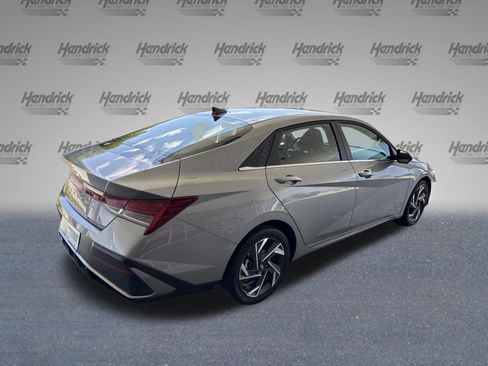 Used 2025 Hyundai Elantra SEL FWD image 9
