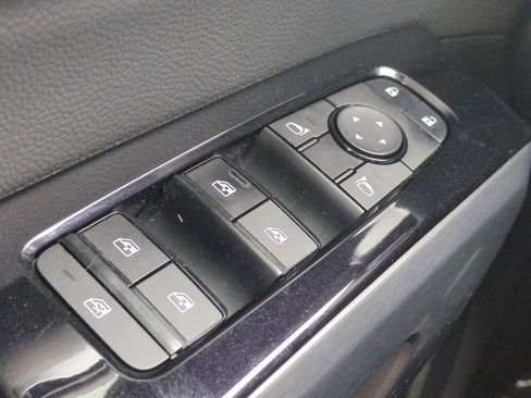 Used 2022 Nissan Pathfinder SL w/ Lighting Package (N92) AWD/4WD image 23