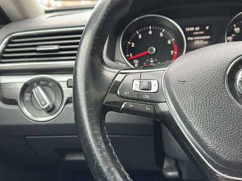 Used 2018 Volkswagen Passat 2.0T SEL Premium FWD image 16