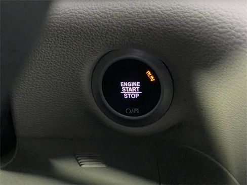 Used 2024 Chrysler Pacifica Limited image 22