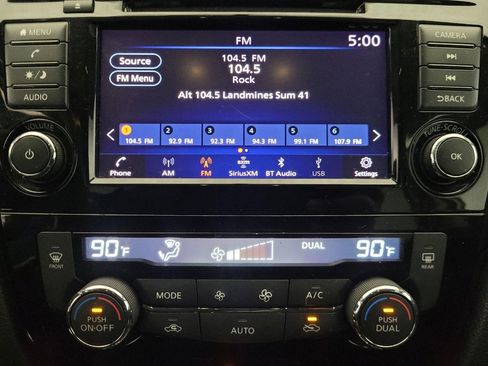 Used 2018 Nissan Rogue SV image 25