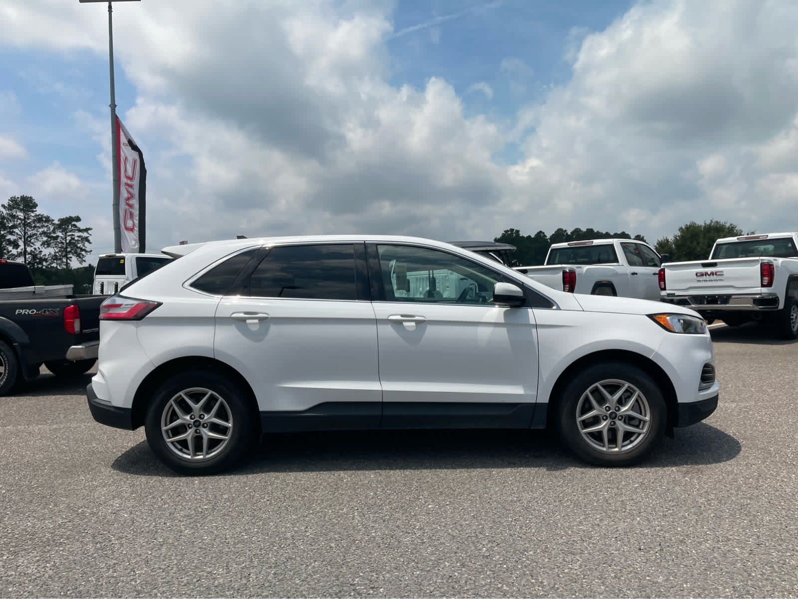 Used 2024 Ford Edge SEL AWD/4WD image 4