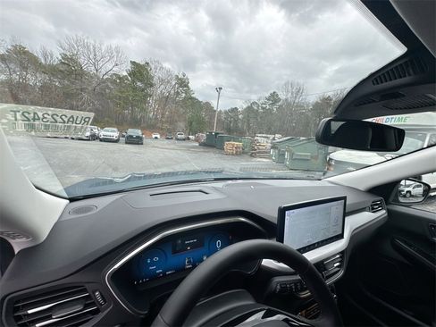 Used 2024 Ford Escape SE w/ PHEV Premium Package image 29