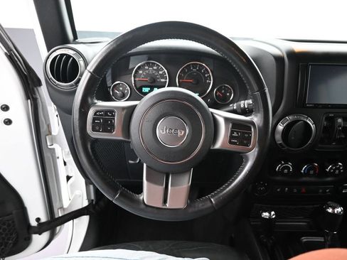 Used 2018 Jeep Wrangler Unlimited Sahara AWD/4WD image 18