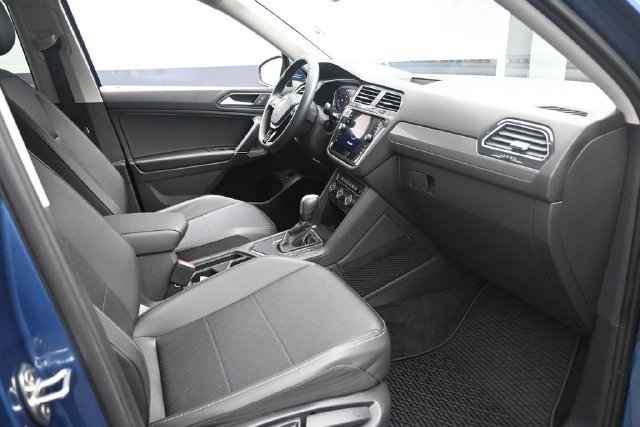 Used 2020 Volkswagen Tiguan SEL FWD image 31
