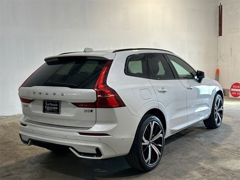 Certified 2023 Volvo XC60 B5 Ultimate w/ Climate Package image 2