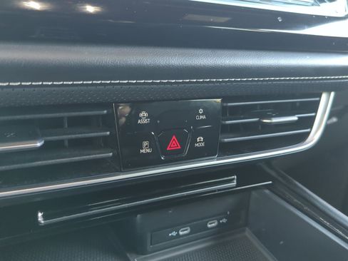 Certified 2024 Volkswagen Atlas Cross Sport SE image 12