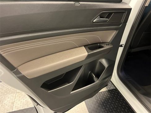 Certified 2023 Volkswagen Atlas SE image 18