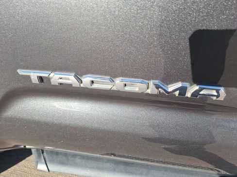 Used 2020 Toyota Tacoma TRD Sport image 14