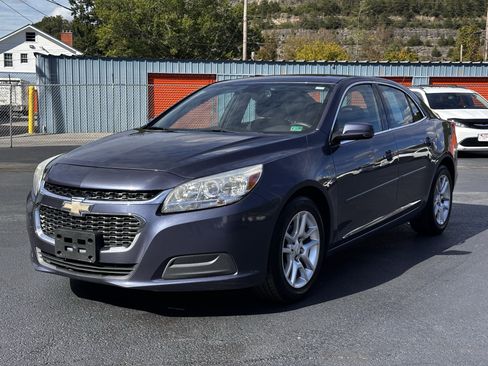 Used 2015 Chevrolet Malibu LT w/ Power Convenience Package image 2