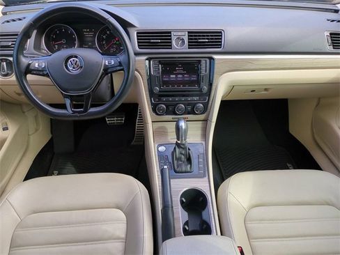 Used 2017 Volkswagen Passat 1.8T SEL Premium image 14