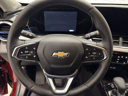 Used 2025 Chevrolet Trax LT w/ Driver Confidence Package image 23