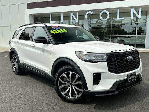 Used 2025 Ford Explorer ST-Line w/ Premium Package RWD image 2