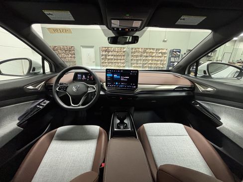 New 2025 Volkswagen ID.4 Pro RWD image 16