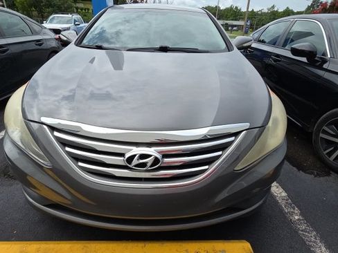 Used 2014 Hyundai Sonata SE FWD image 2