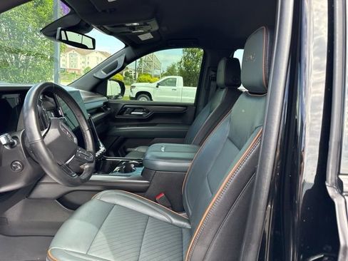 Used 2025 GMC Yukon AT4 AWD/4WD image 6