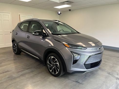 Used 2023 Chevrolet Bolt EUV Premier w/ Super Cruise Package FWD image 1