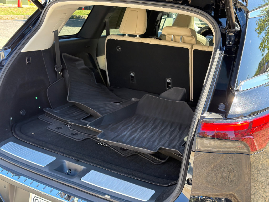 Used 2023 INFINITI QX60 Luxe w/ Cargo Package AWD/4WD image 8