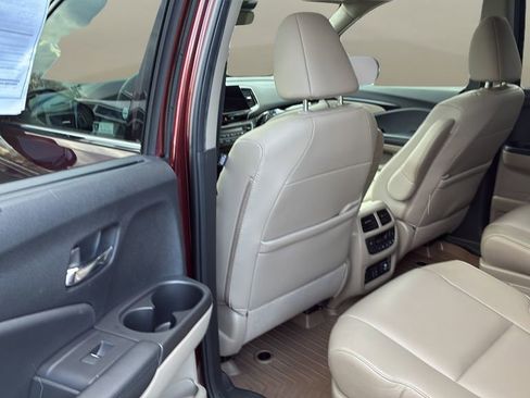 Used 2021 Honda Pilot Touring image 15