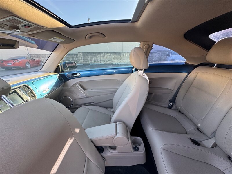 Used 2019 Volkswagen Beetle 2.0T SE FWD image 30