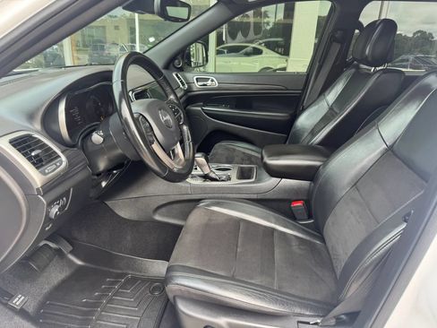 Used 2021 Jeep Grand Cherokee Laredo X AWD/4WD image 10