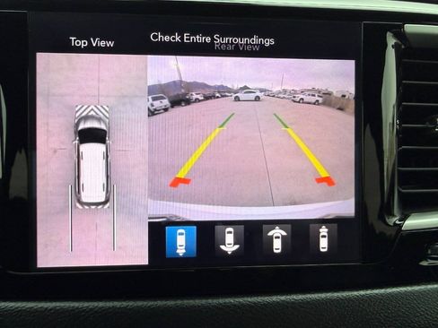 Used 2020 Chrysler Pacifica Touring-L FWD image 42