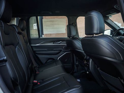 New 2026 Jeep Grand Cherokee Limited AWD/4WD image 13