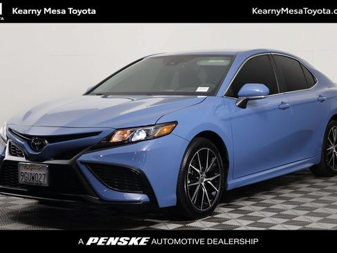 Used 2023 Toyota Camry SE FWD image 1