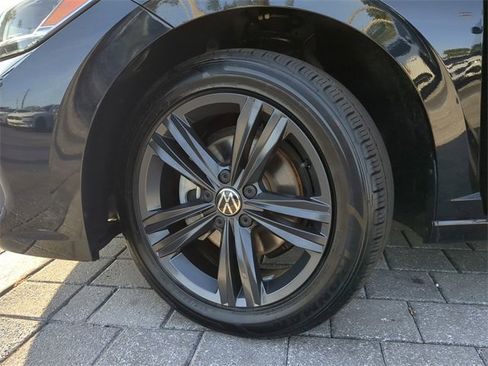 Certified 2023 Volkswagen Jetta SE w/ Panoramic Sunroof Package image 33