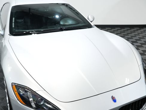 Used 2015 Maserati GranTurismo Sport image 12