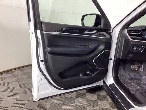 Used 2024 Jeep Grand Cherokee Trailhawk w/ Advanced Protech Group II image 15